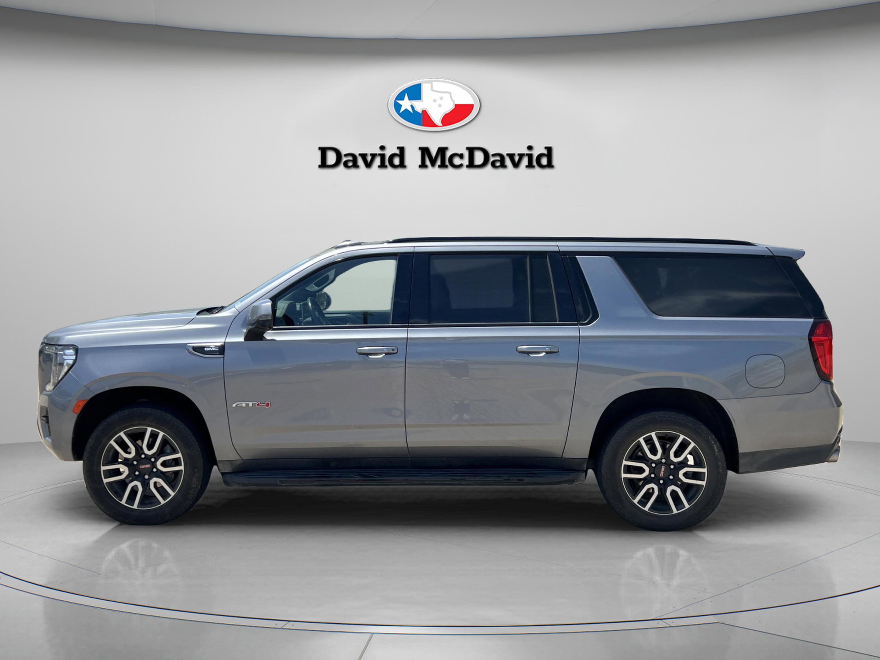 Used 2022 GMC Yukon XL AT4 w/ Technology Package AWD/4WD image 6