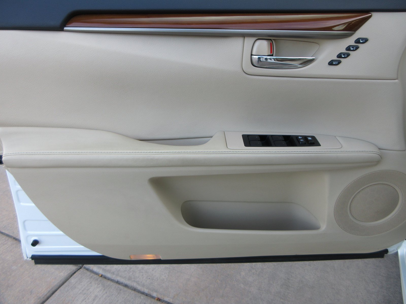 Used 2013 Lexus ES 300h w/ Luxury Pkg FWD image 27