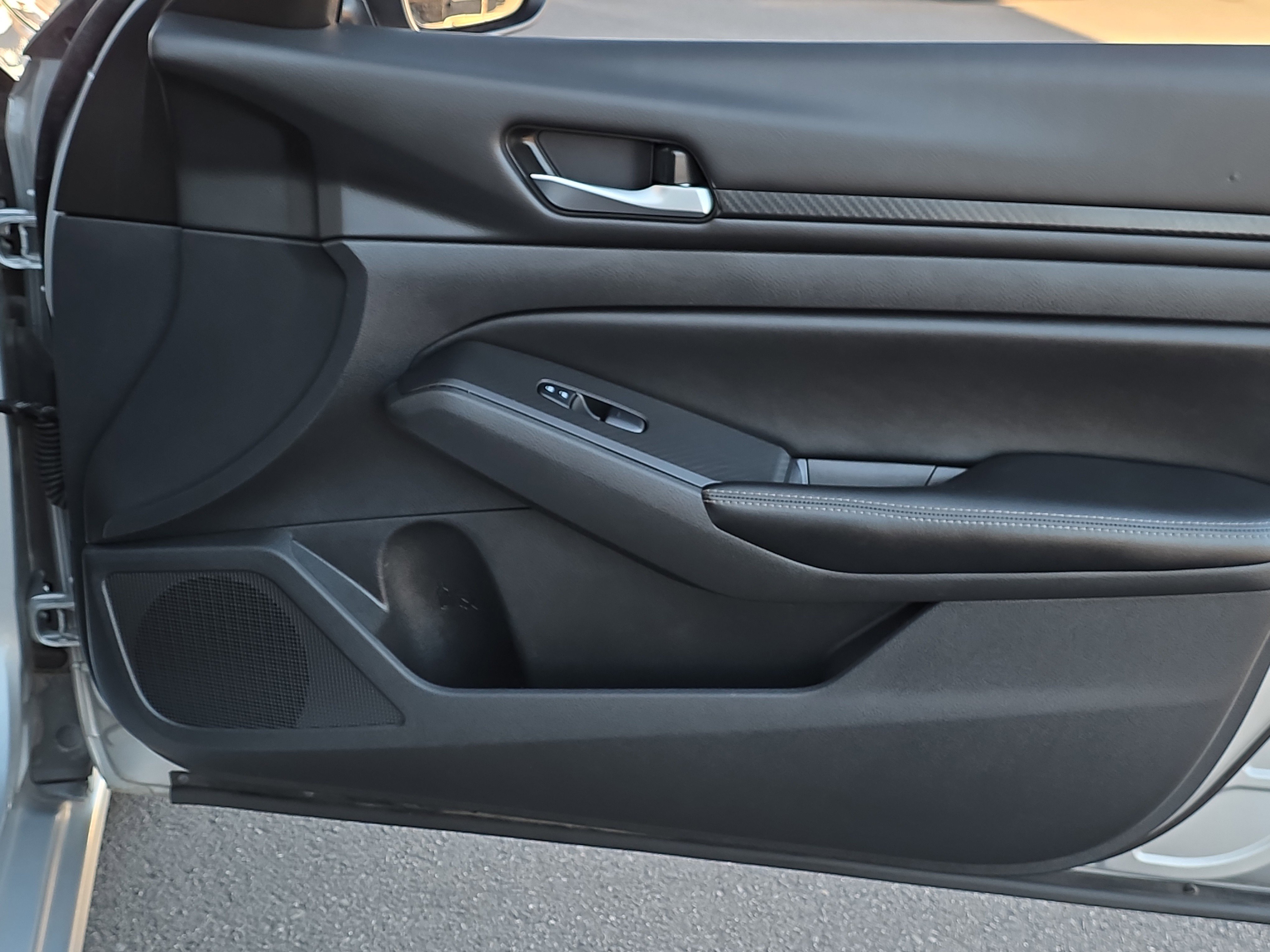 Used 2024 Nissan Altima 2.5 SV image 29