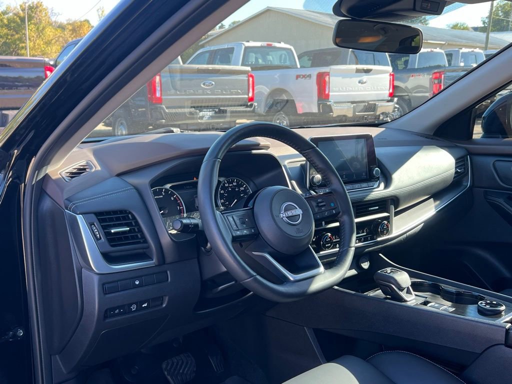 Used 2023 Nissan Rogue SV w/ SV Premium B Package image 13