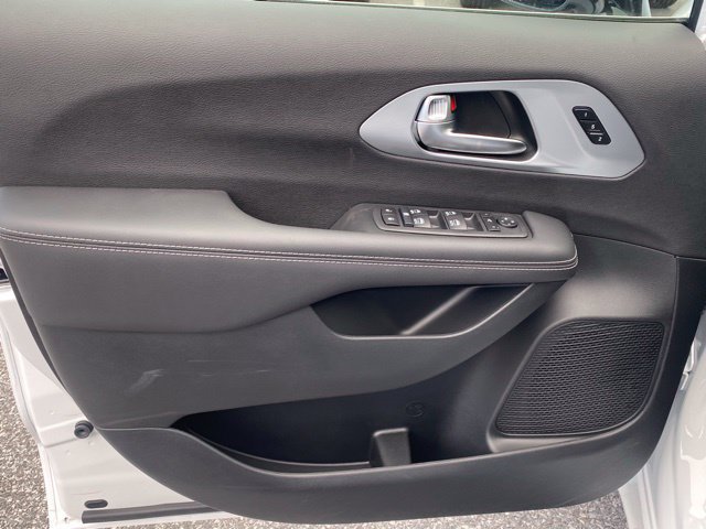 New 2026 Chrysler Pacifica Limited FWD image 12