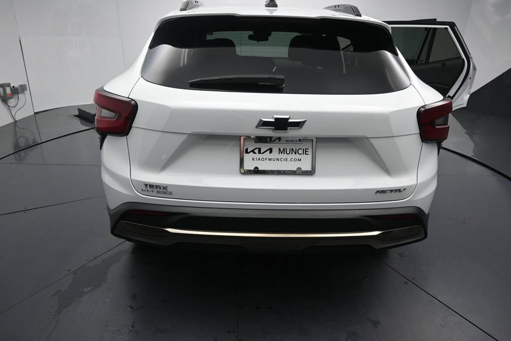 Used 2024 Chevrolet Trax ACTIV w/ Sunroof Package FWD image 9