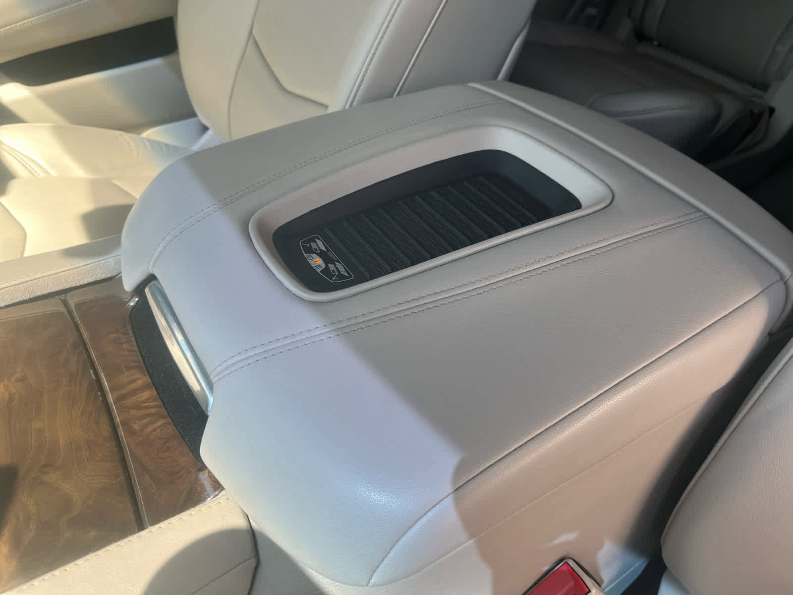 Used 2020 Cadillac Escalade Platinum image 21