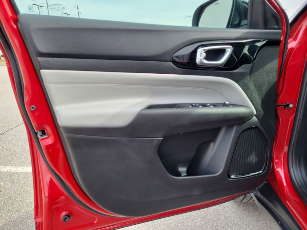 Used 2024 Jeep Compass Limited image 18