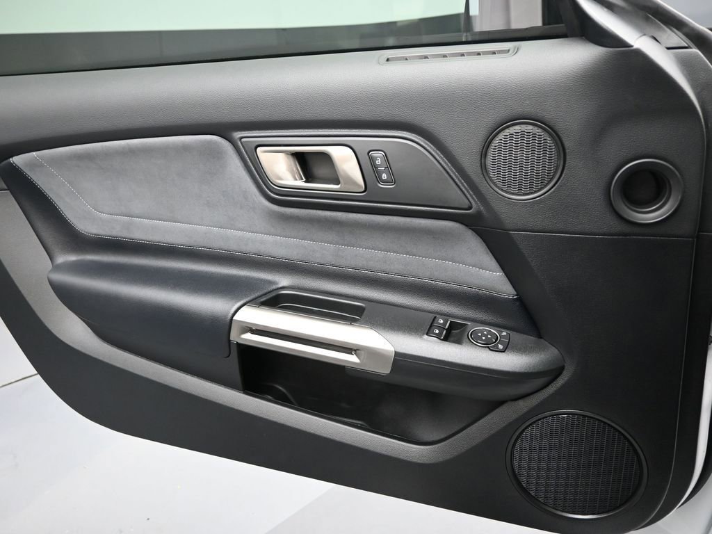 Used 2020 Ford Mustang Shelby GT350 w/ Technology Package image 19