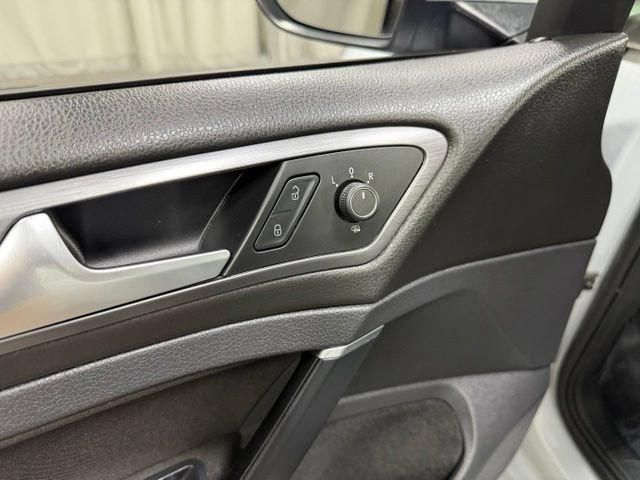 Used 2018 Volkswagen Golf S AWD/4WD image 18