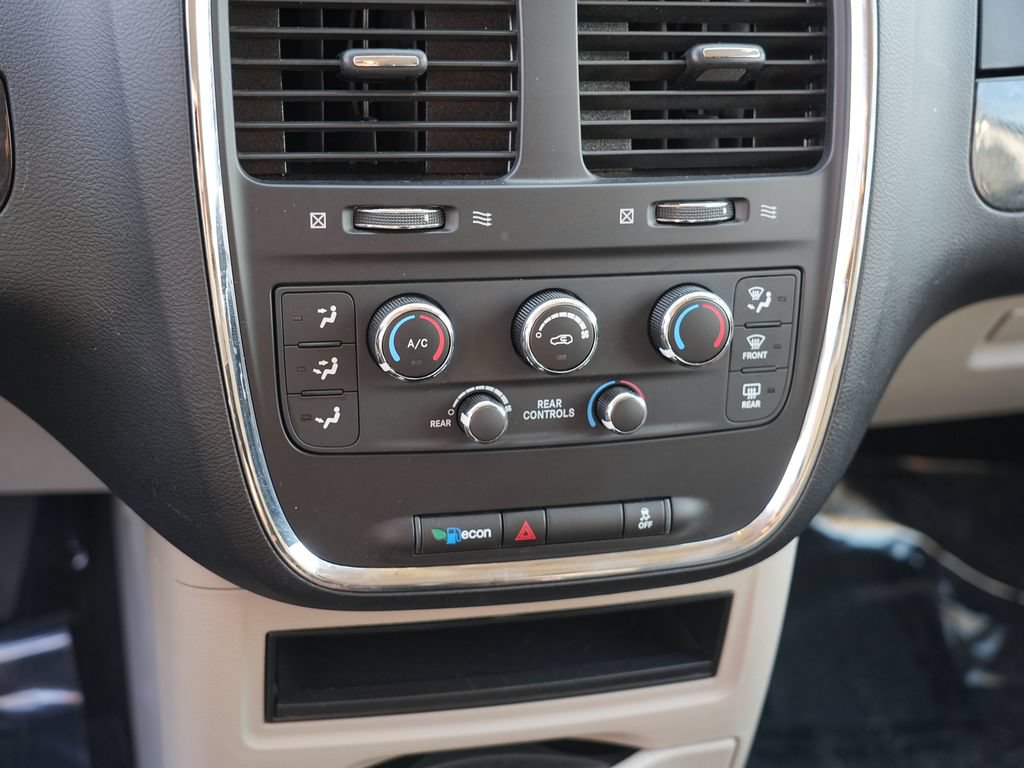 Used 2018 Dodge Grand Caravan SE w/ UConnect Hands-Free Group FWD image 23