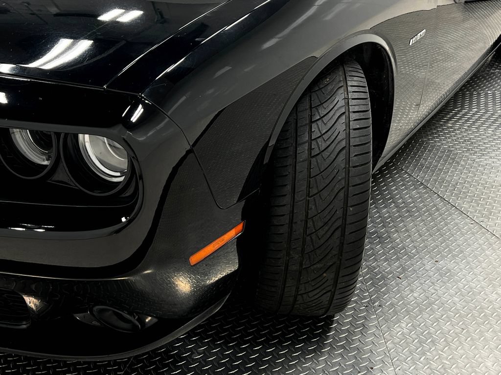 Used 2018 Dodge Challenger R/T w/ Performance Handling Group RWD image 38