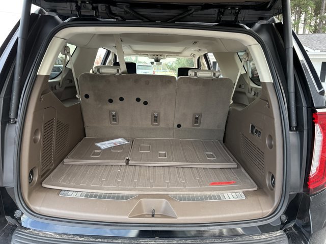 Used 2021 GMC Yukon XL Denali w/ Denali Premium Package image 14