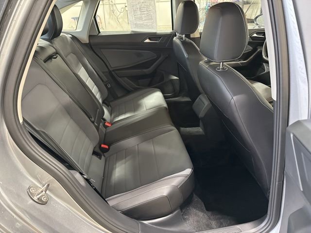 Certified 2025 Volkswagen Jetta SE FWD image 22