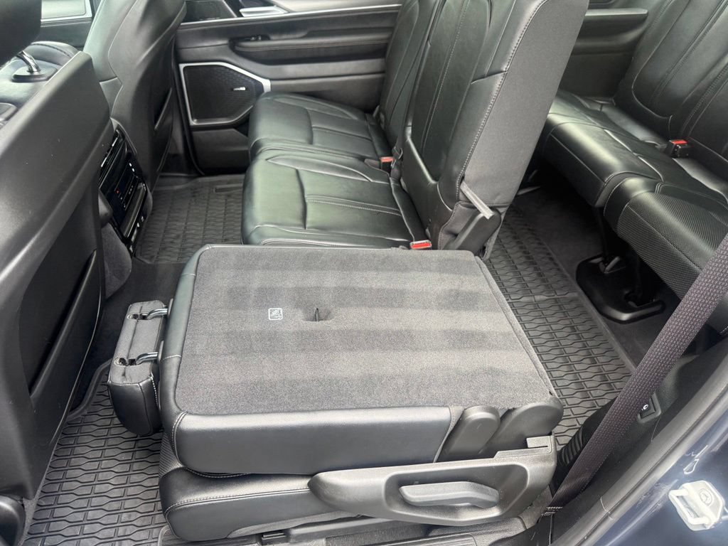 Certified 2024 Jeep Wagoneer Series II AWD/4WD image 32