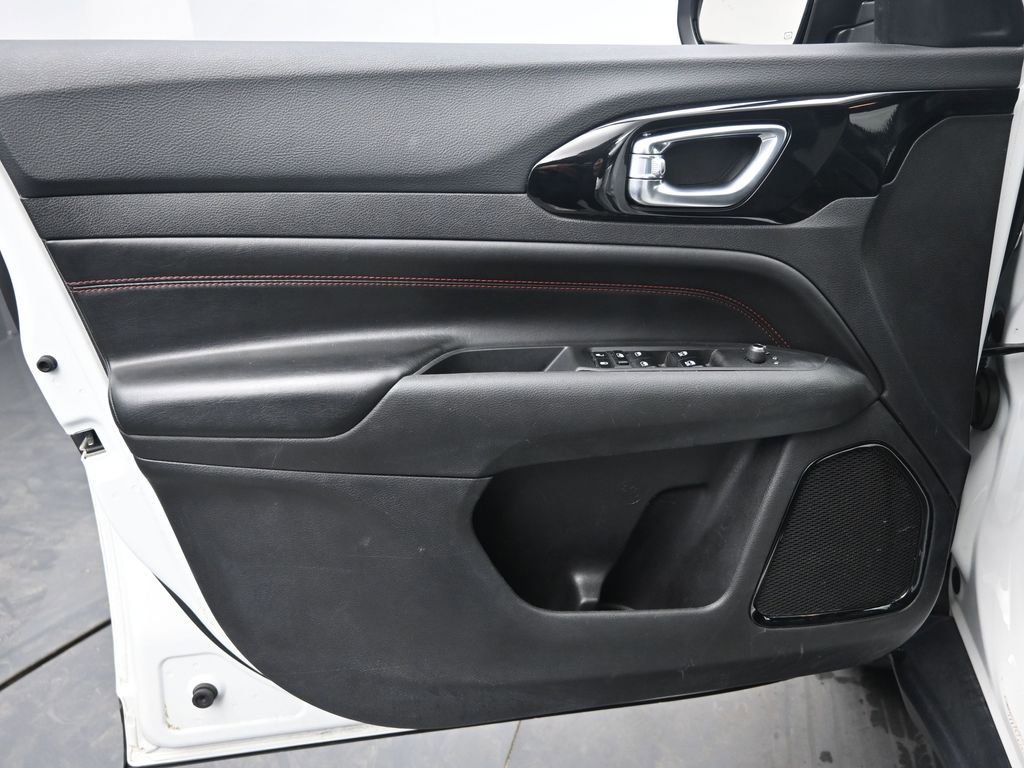 Used 2025 Jeep Compass Trailhawk image 26