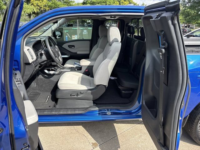 Used 2025 Nissan Frontier SV w/ SV Convenience Package RWD image 15