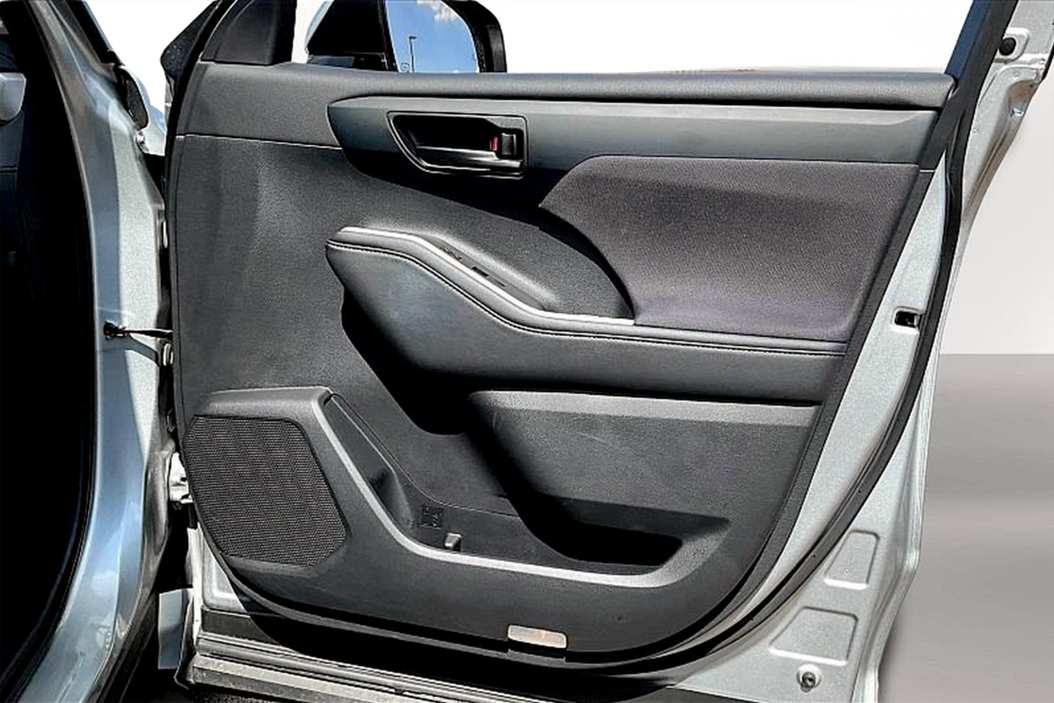 Used 2024 Toyota Highlander LE image 22