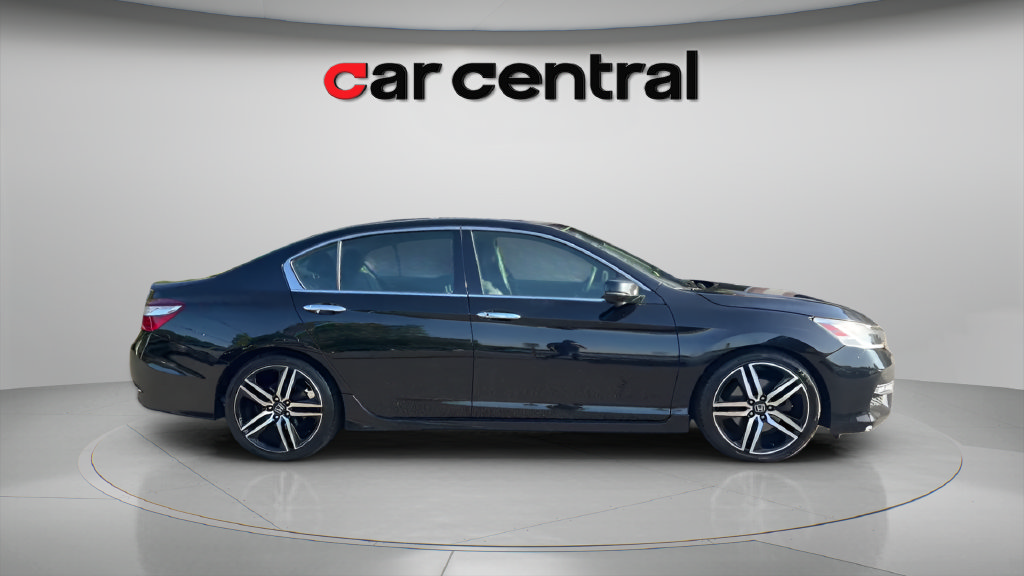 Used 2016 Honda Accord Touring image 4