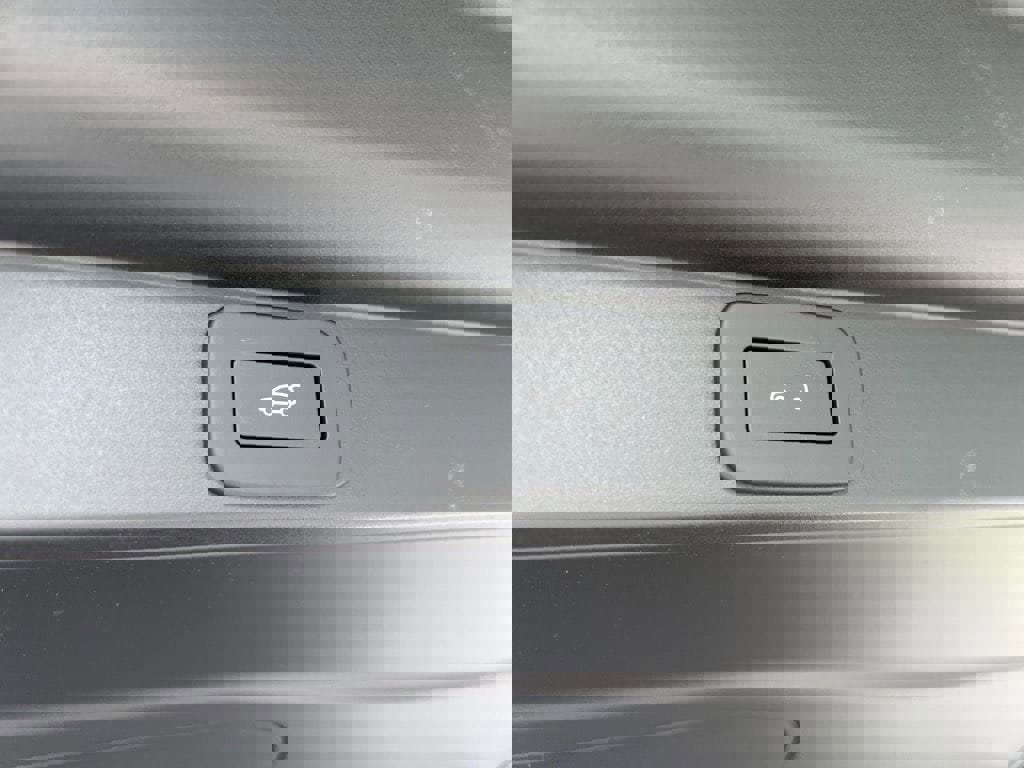 New 2025 Land Rover Range Rover SE image 29