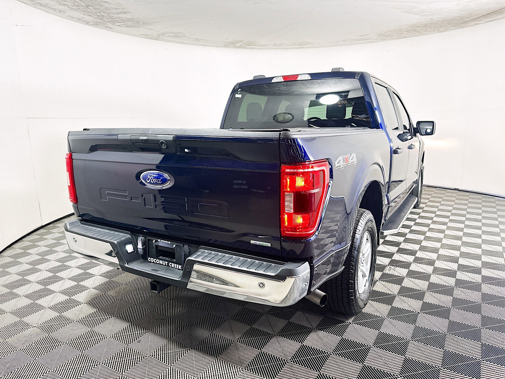 Used 2022 Ford F150 XLT w/ Trailer Tow Package AWD/4WD image 3