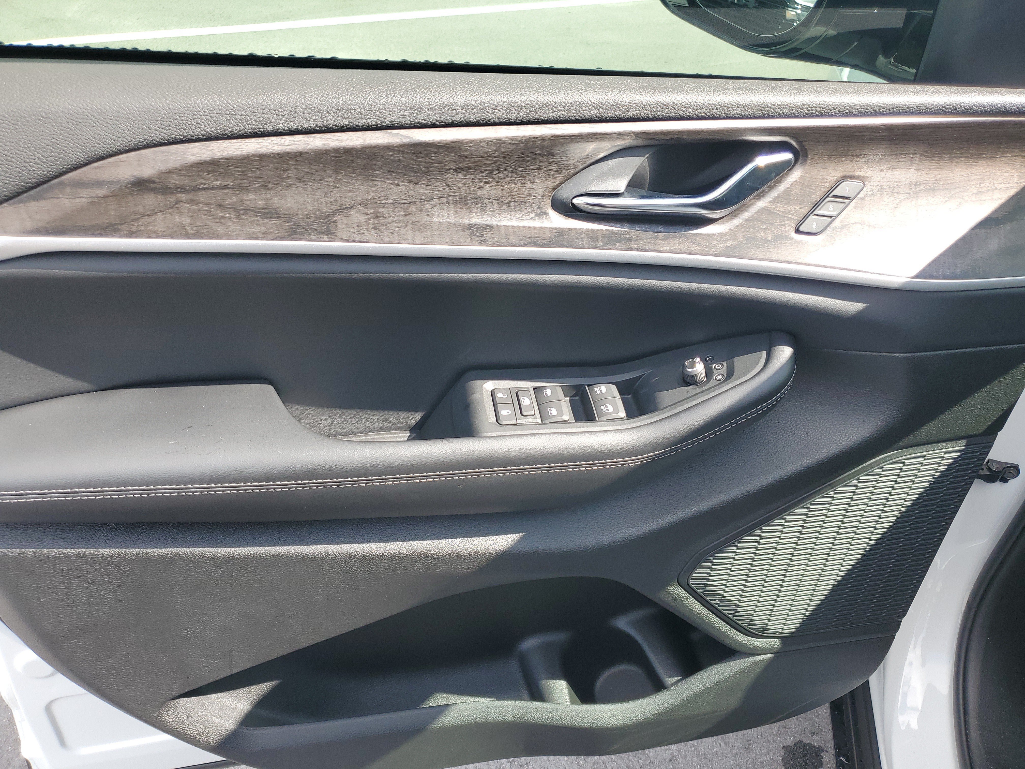 New 2027 Jeep Grand Cherokee L Limited RWD image 12