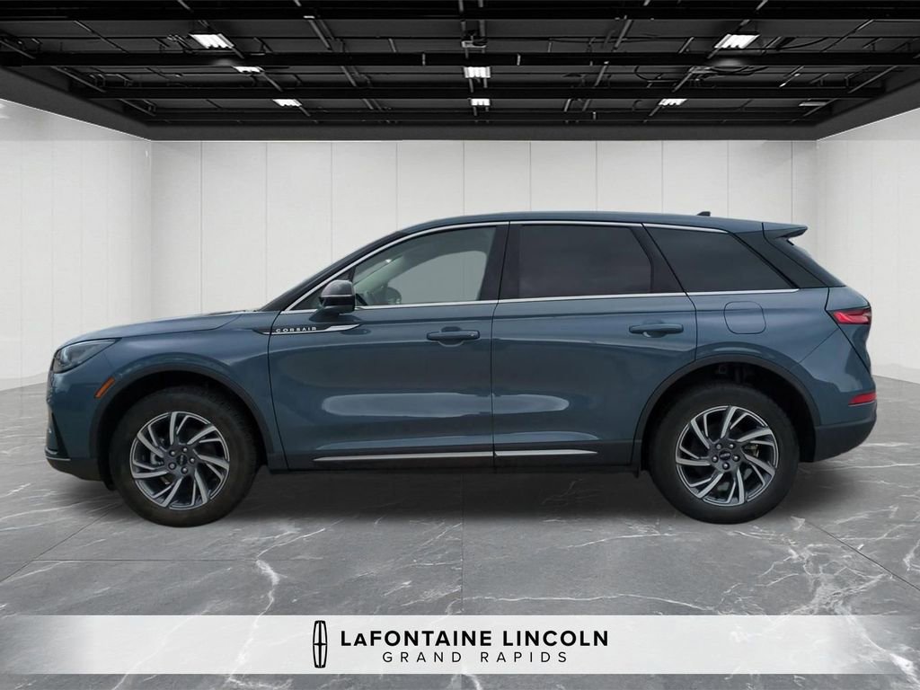Used 2023 Lincoln Corsair AWD w/ Equipment Group 101A image 2
