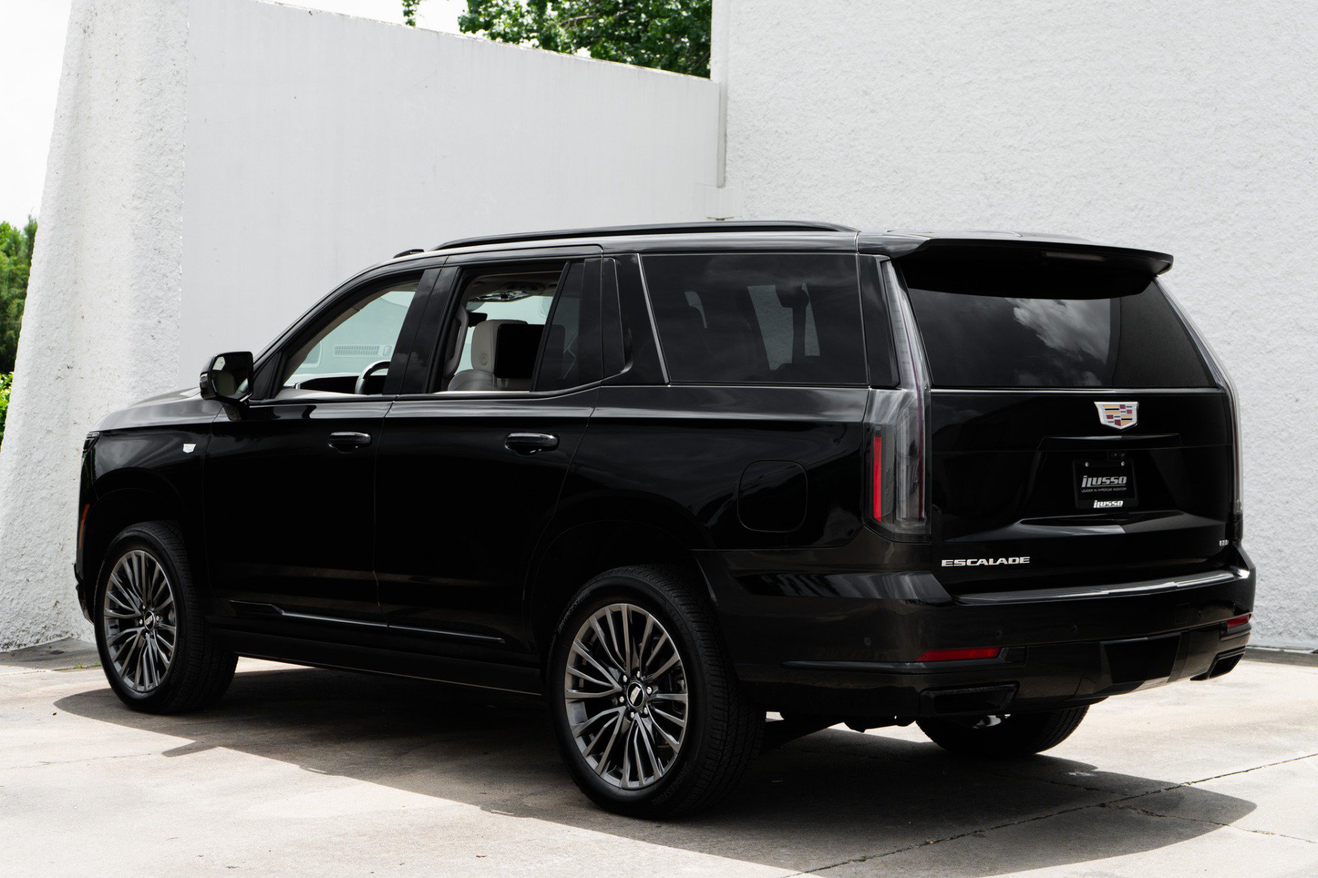 Used 2026 Cadillac Escalade Platinum Sport w/ LPO, Floor Liner Package AWD/4WD image 11