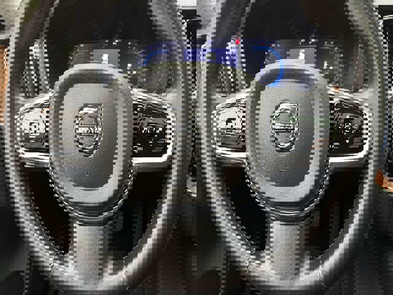 Used 2024 Volvo XC60 B5 Plus image 14