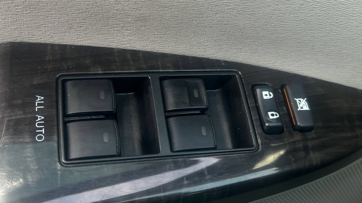 Used 2015 Toyota Venza LE AWD/4WD image 36