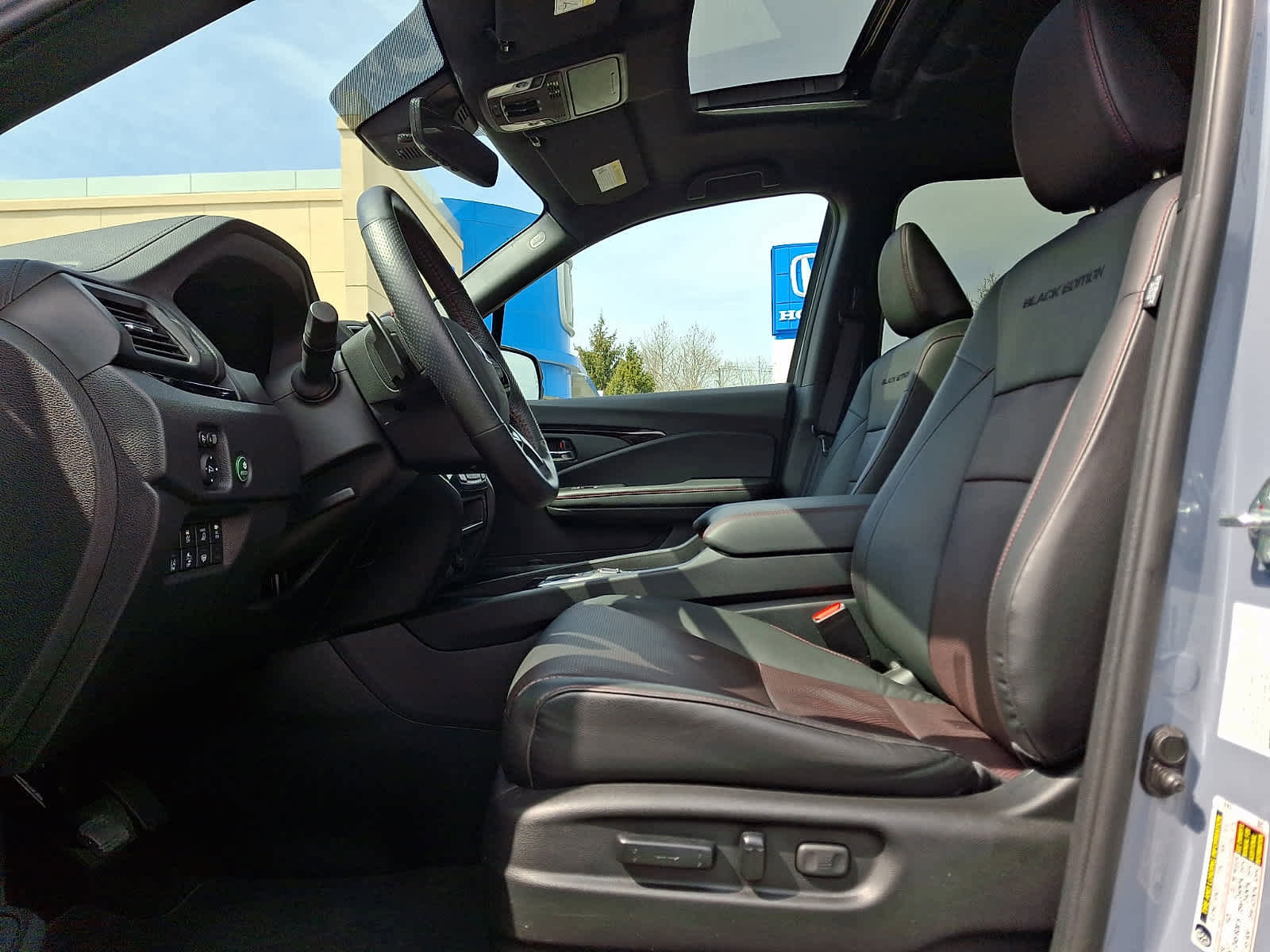 Certified 2025 Honda Ridgeline Black Edition image 14