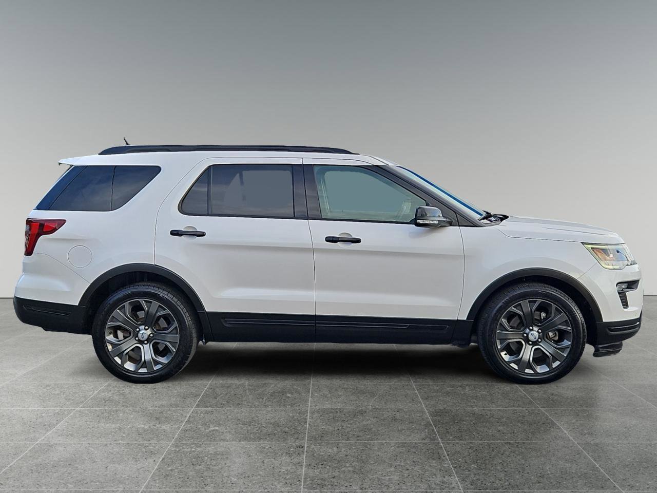 Used 2018 Ford Explorer Sport w/ Equipment Group 401A image 8