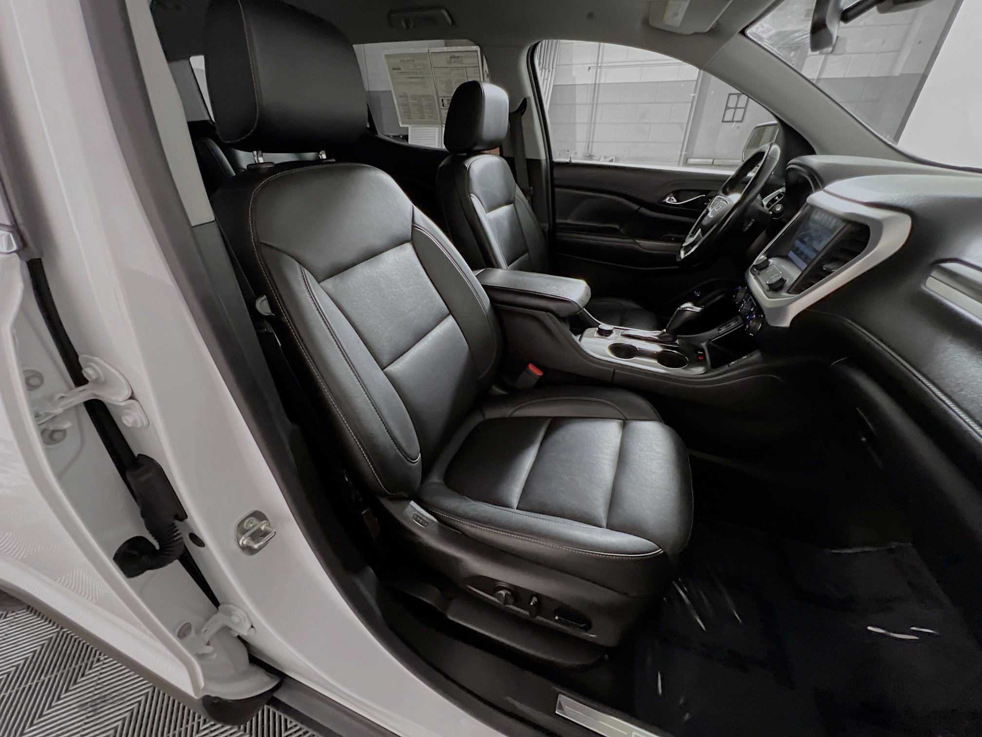 Used 2019 GMC Acadia SLT image 31