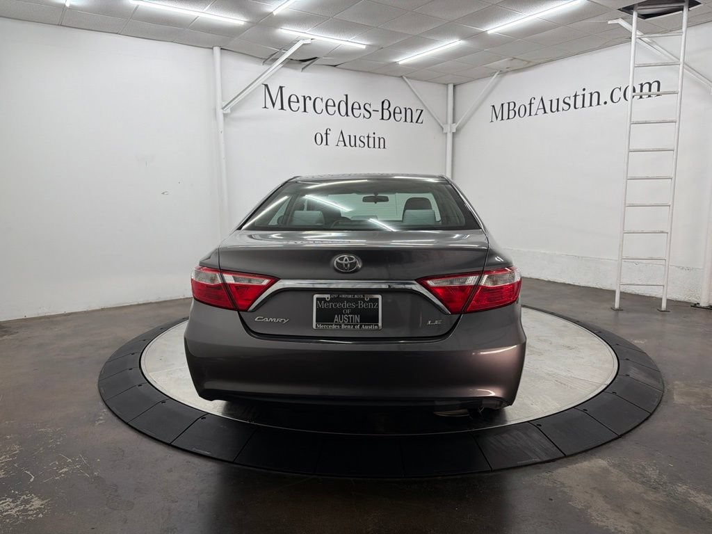 Used 2017 Toyota Camry FWD image 3