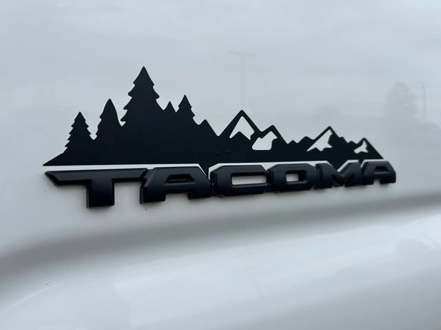 Used 2023 Toyota Tacoma TRD Off-Road w/ Black Out Package (TMS) AWD/4WD image 10