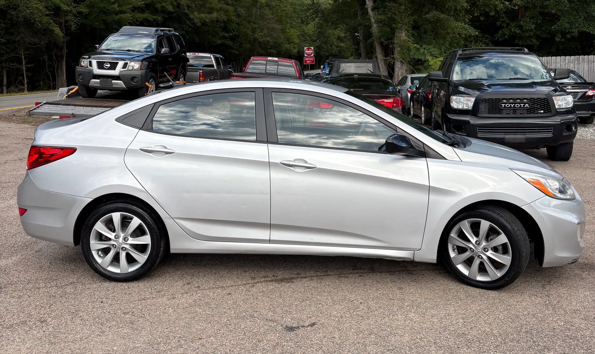 Used 2014 Hyundai Accent GLS w/ Option Group 2 FWD image 6