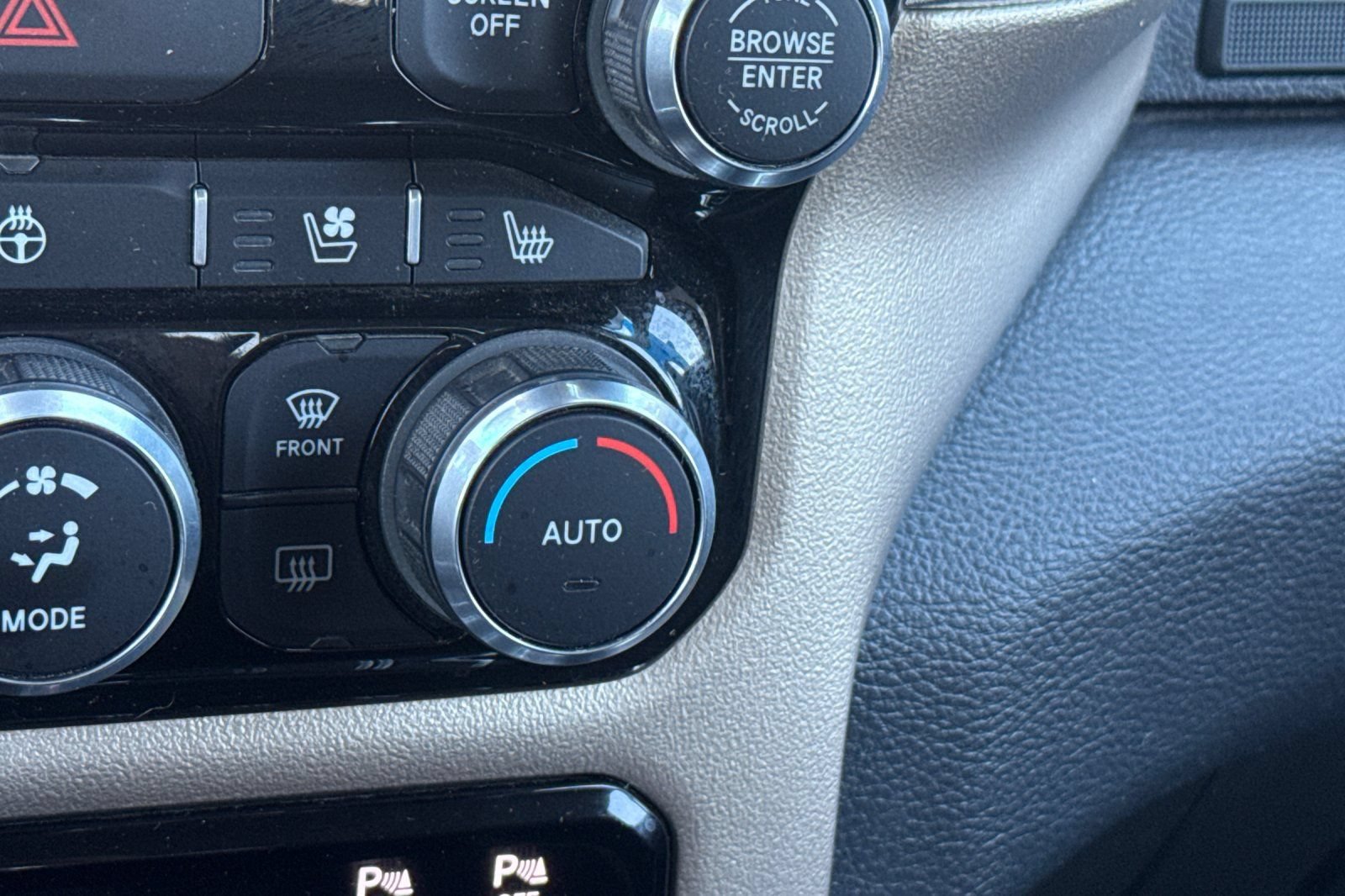 Used 2022 RAM 1500 Laramie AWD/4WD image 28