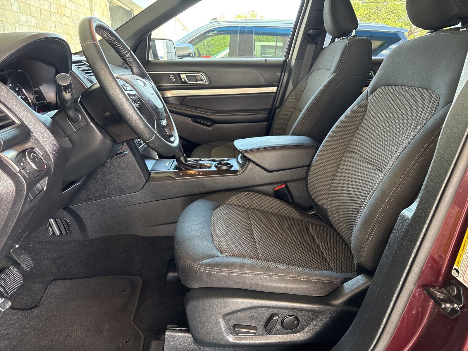Used 2019 Ford Explorer XLT w/ Equipment Group 201A FWD image 12