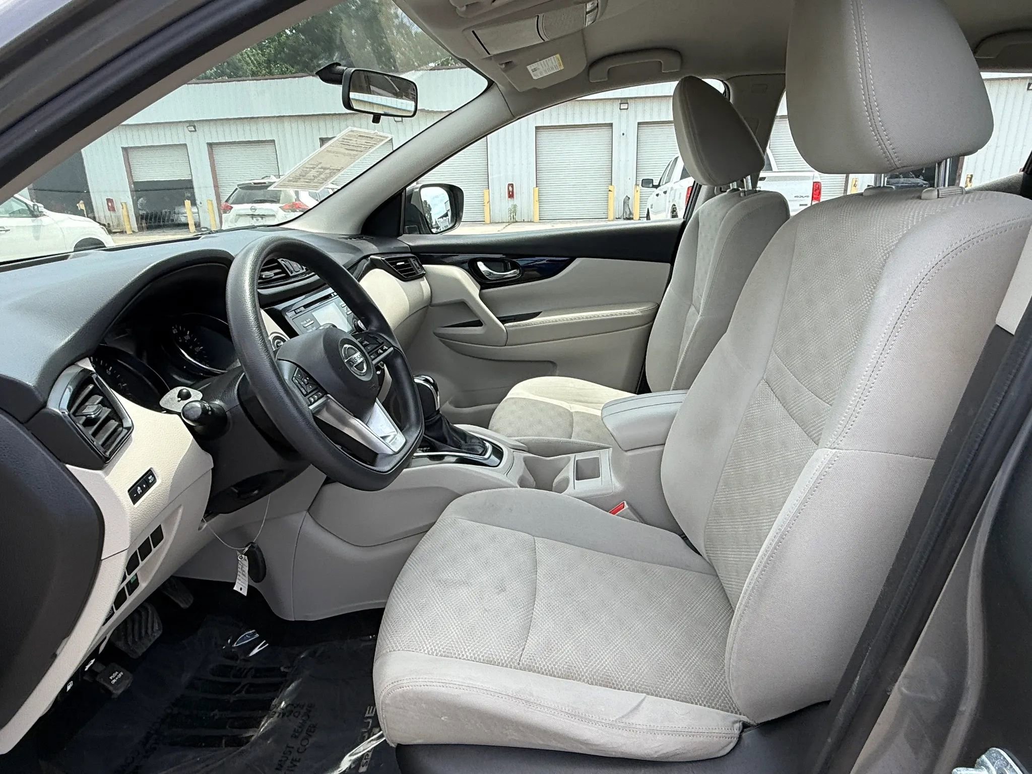 Used 2017 Nissan Rogue Sport SV AWD/4WD image 2
