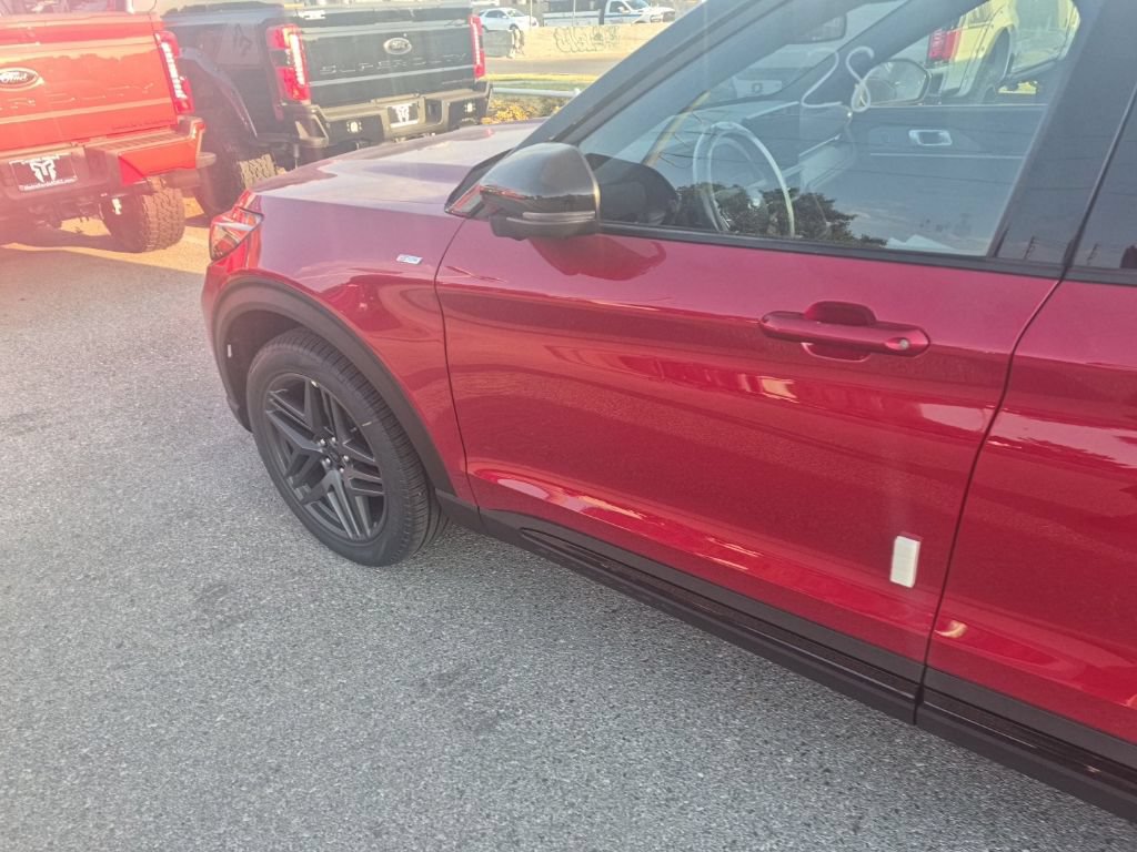 New 2026 Ford Explorer ST-Line w/ ST-Line Street Pack AWD/4WD image 4