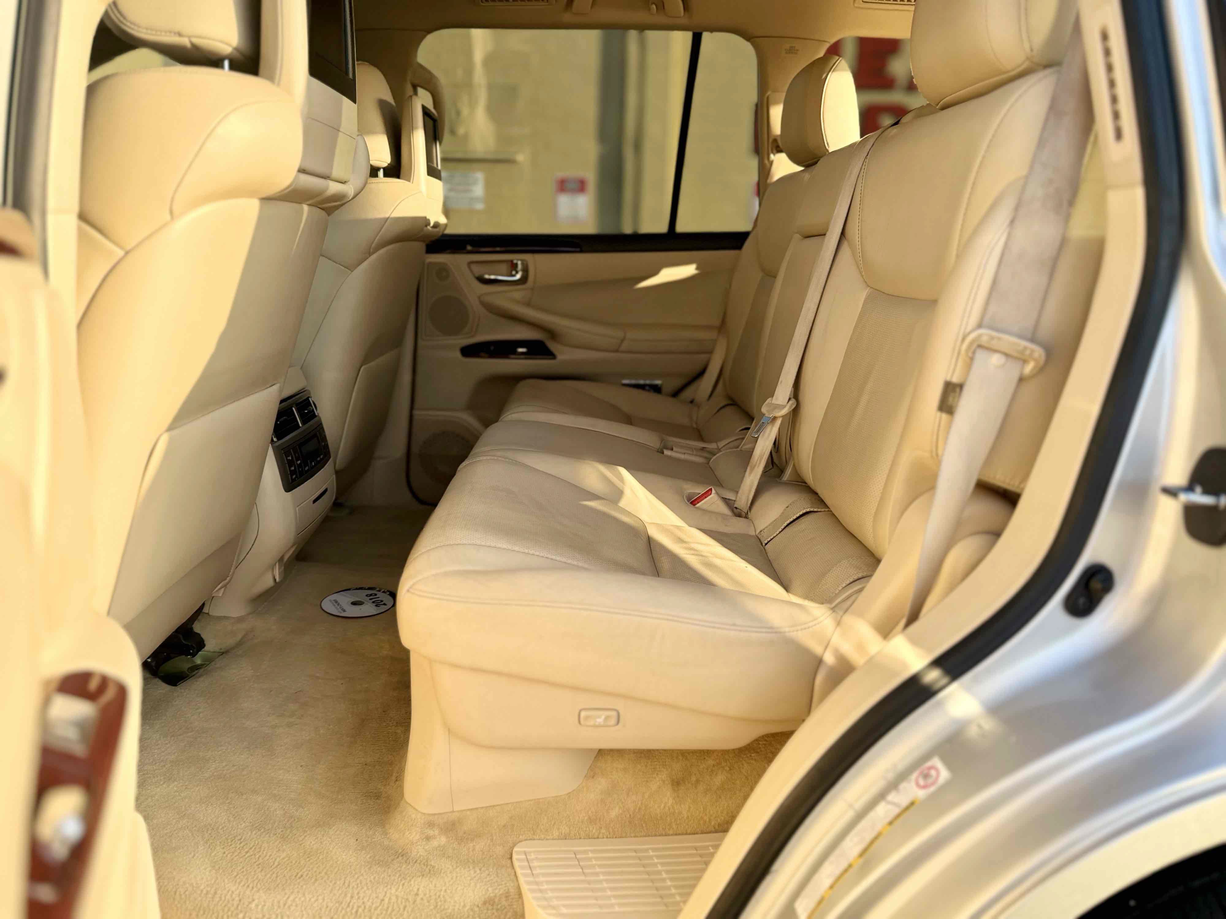 Used 2013 Lexus LX 570 4WD w/ Luxury Pkg image 25