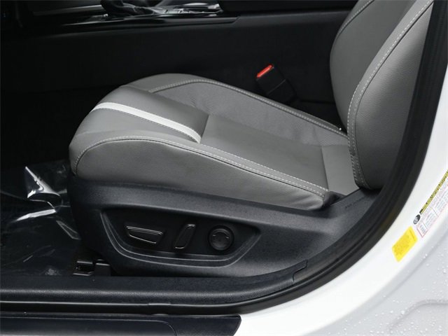 Used 2025 Toyota Camry SE w/ Convenience Package image 11