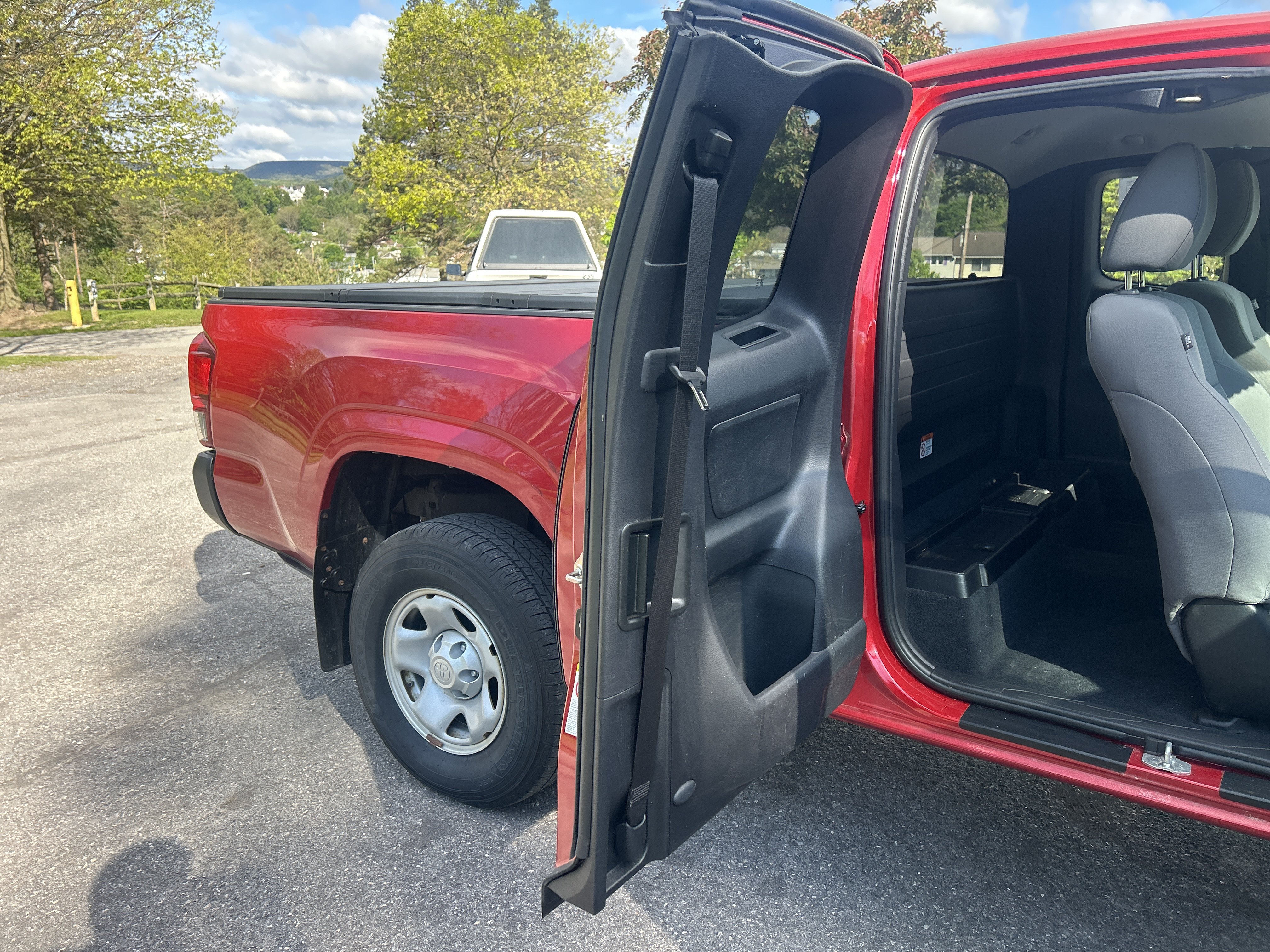 Used 2019 Toyota Tacoma SR AWD/4WD image 14