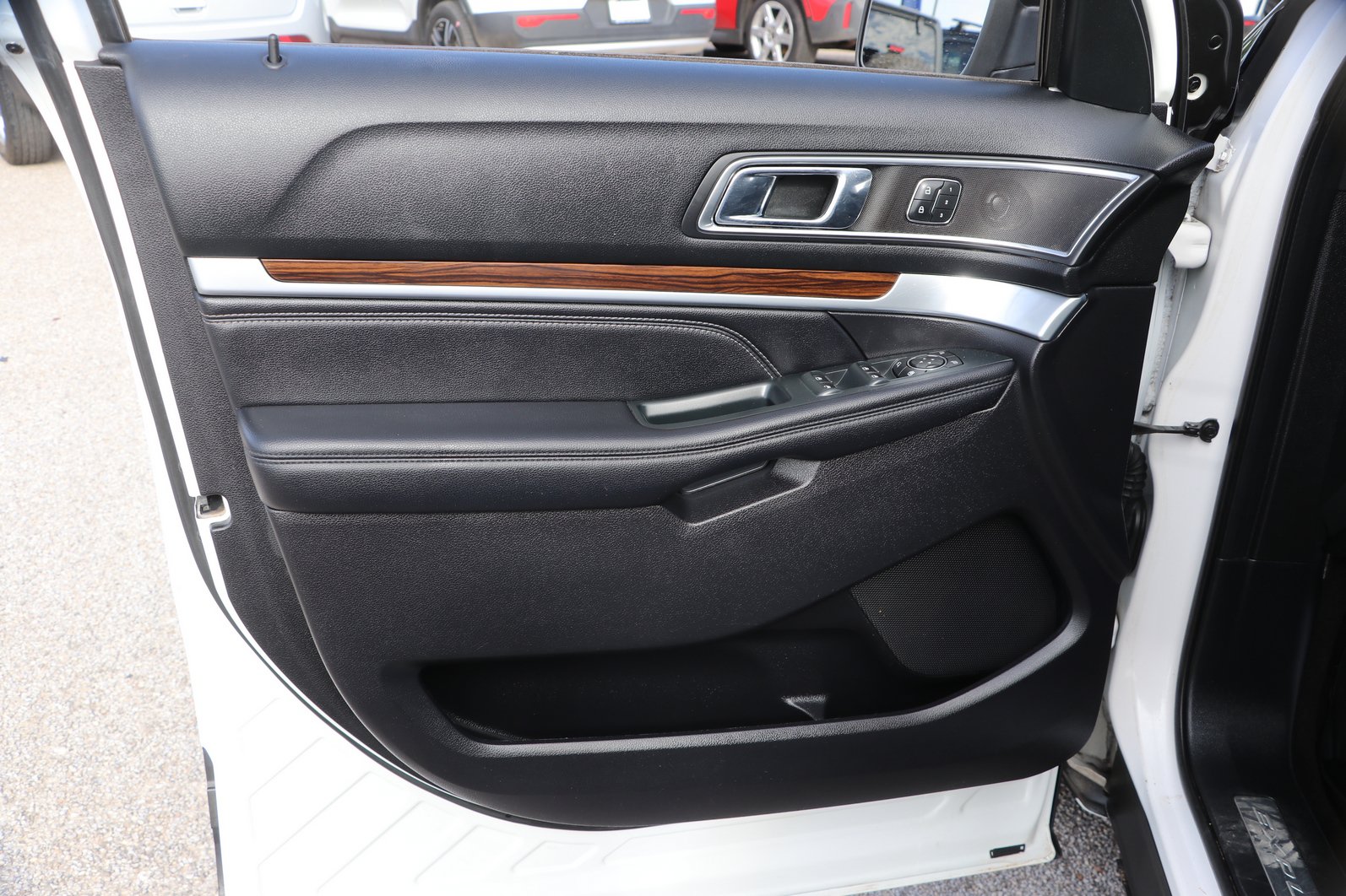 Used 2018 Ford Explorer Limited w/ Equipment Group 301A AWD/4WD image 10