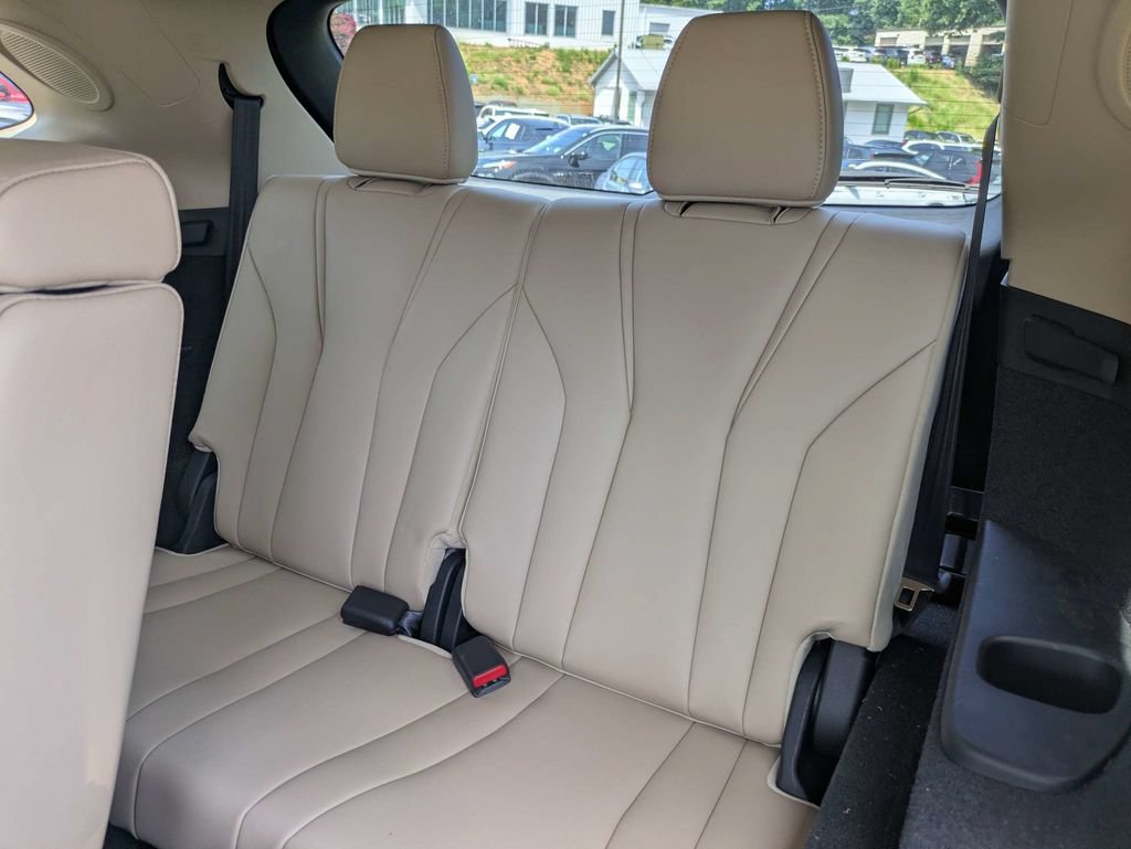 Used 2025 Acura MDX w/ Technology Package FWD image 15