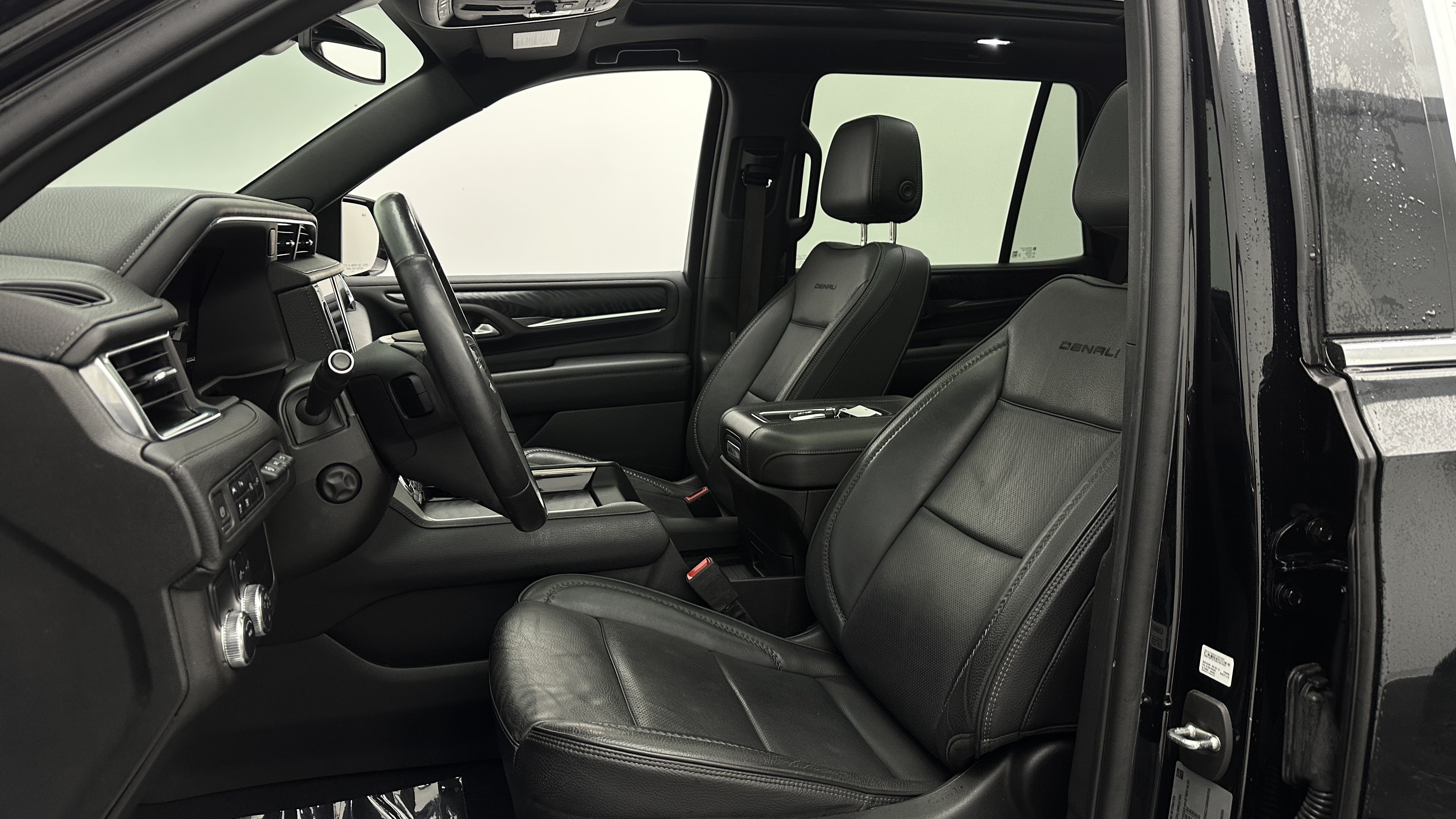 Used 2022 GMC Yukon Denali RWD image 16
