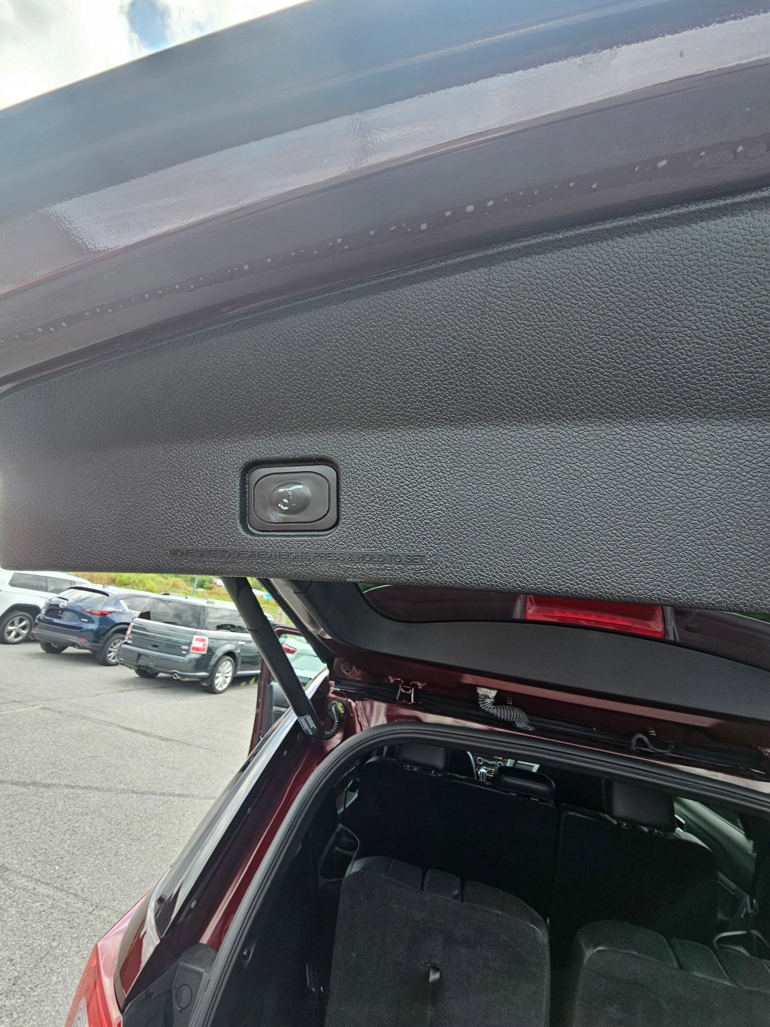 Used 2018 Ford Explorer XLT w/ Equipment Group 202A image 7