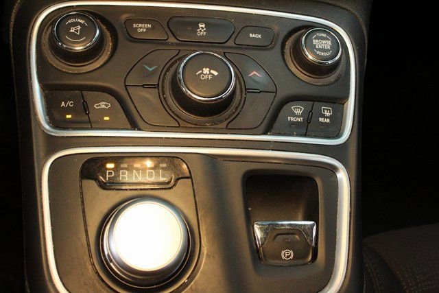 Used 2016 Chrysler 200 Limited image 25