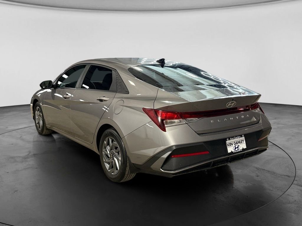 Certified 2024 Hyundai Elantra SEL image 8