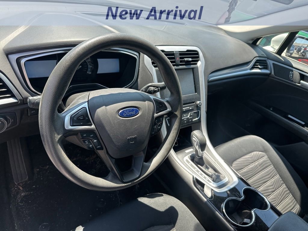 Used 2016 Ford Fusion SE FWD image 11