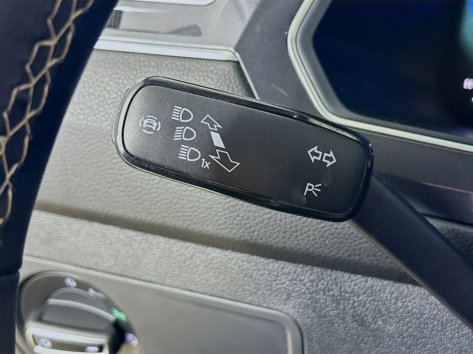 Used 2022 Volkswagen Tiguan SE AWD/4WD image 20