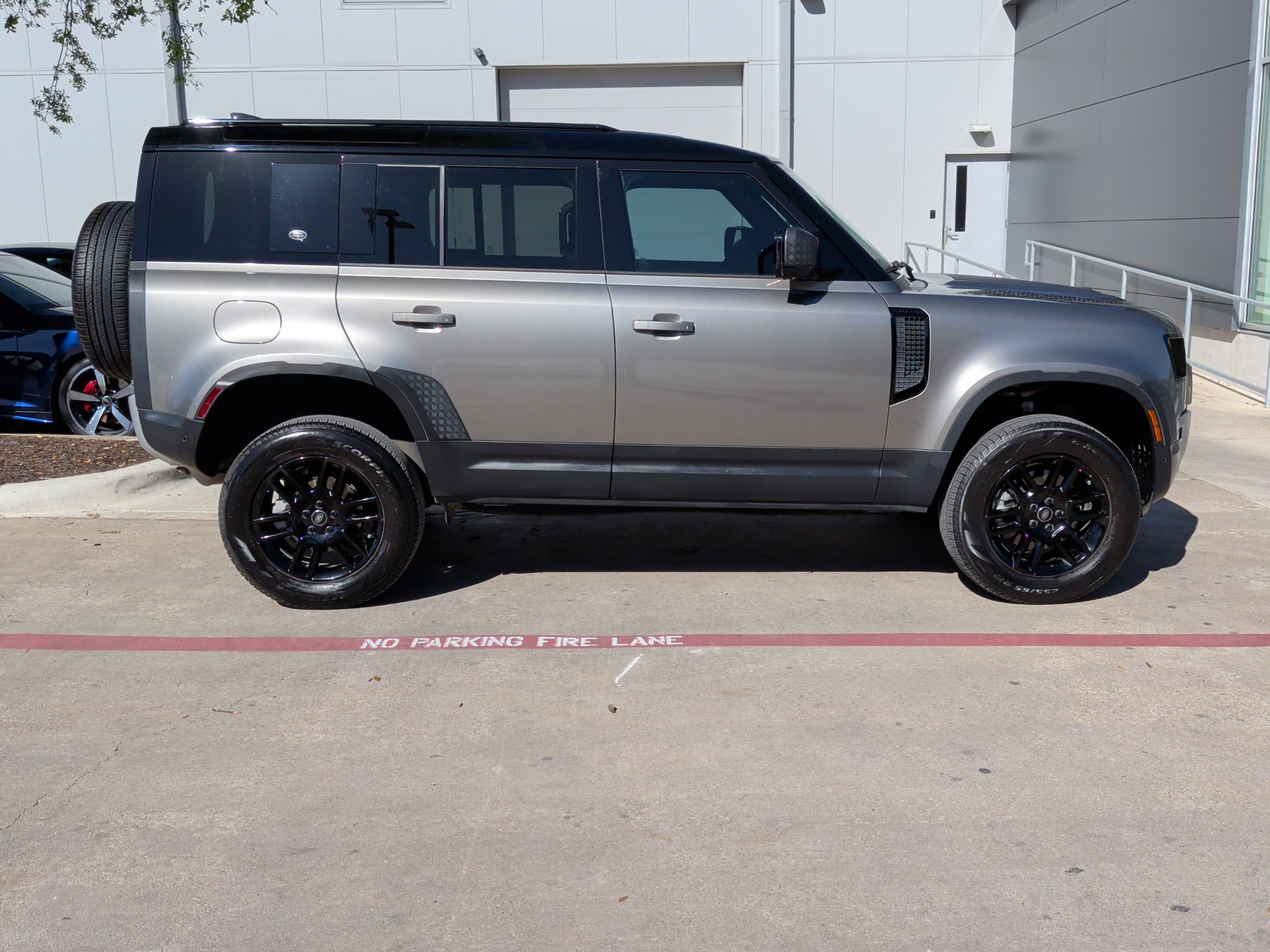 Used 2024 Land Rover Defender 110 S image 11