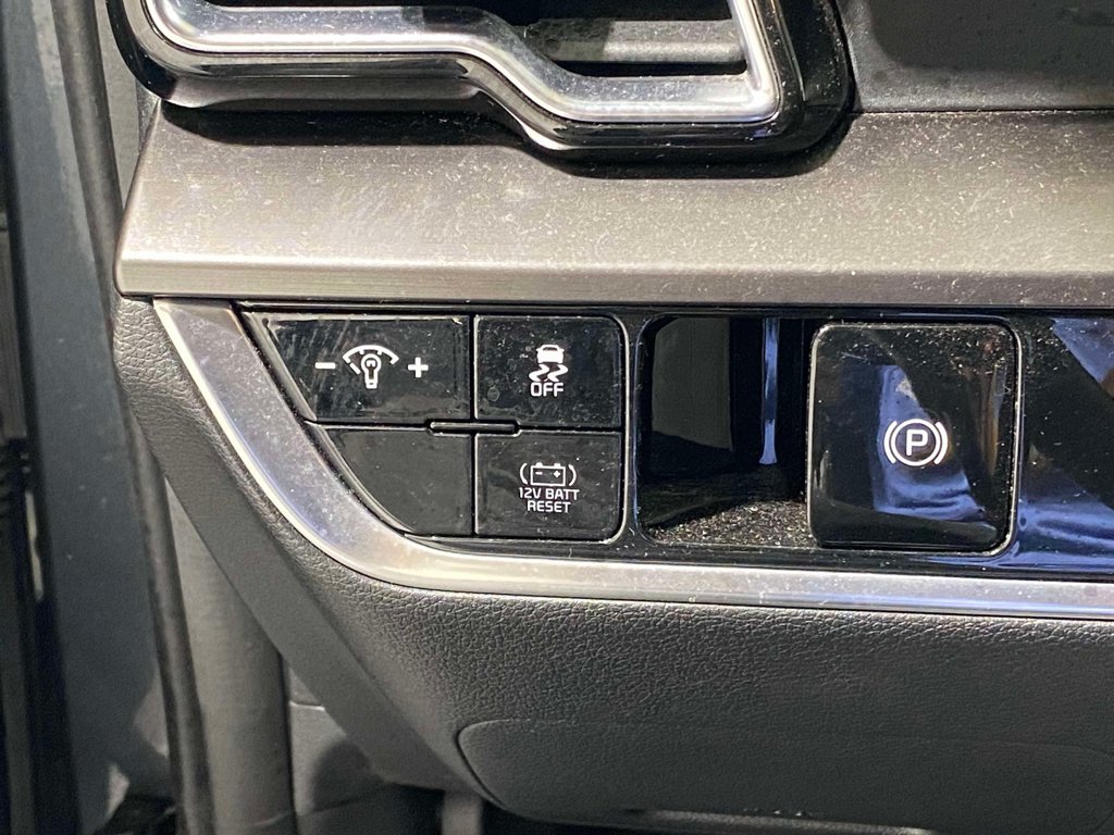 Used 2023 Kia Sportage EX AWD/4WD image 19