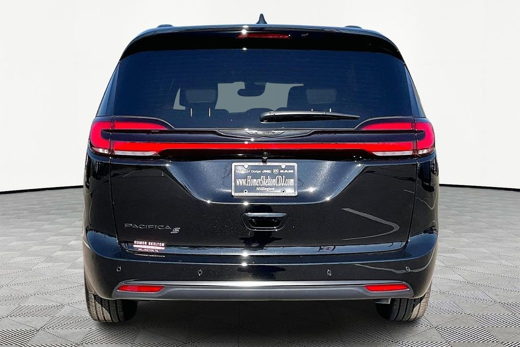 New 2026 Chrysler Pacifica Select FWD image 4